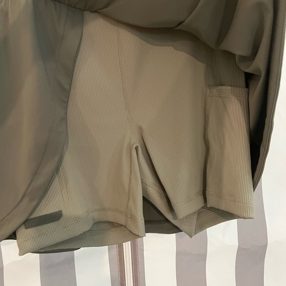 Green Sleeveless Dress - Picture 11 of 12